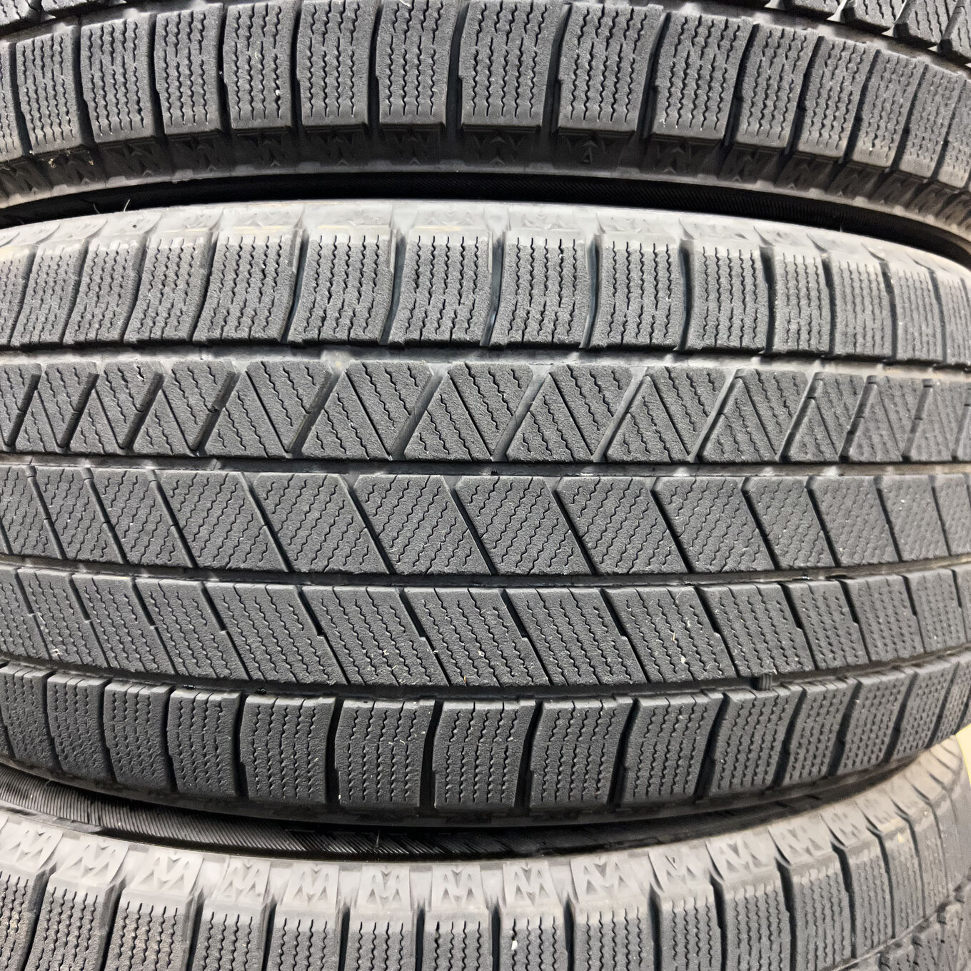Bridgestone BLIZZAK VRX3 215/50 R17, фото 2