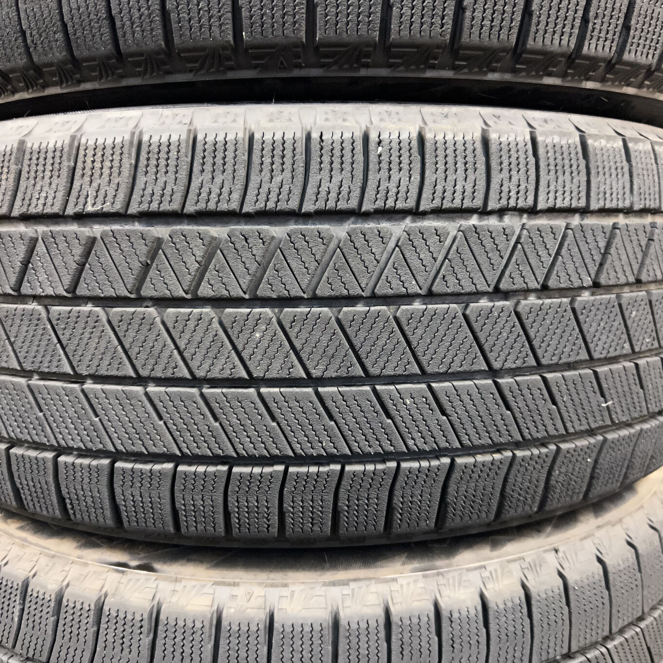 Bridgestone BLIZZAK VRX3 215/50 R17, фото 3