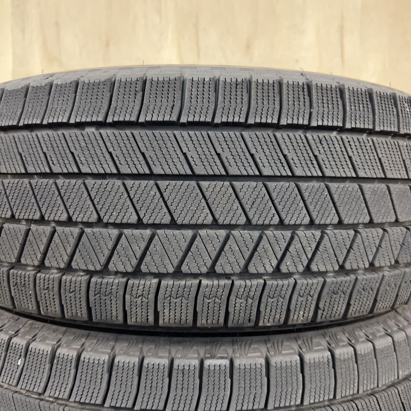 205/55 R16 Bridgestone BLIZZAK VRX3 — 34 000 ¥/комплект