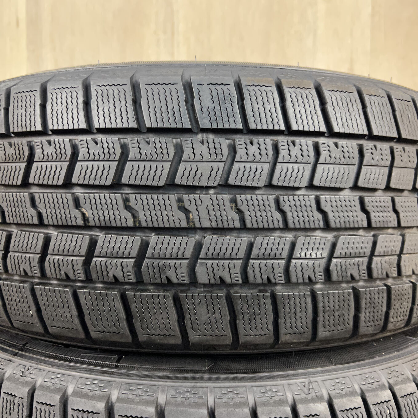 225/55 R17 Goodyear ICE NAVI 7 — 21 300 ¥/комплект