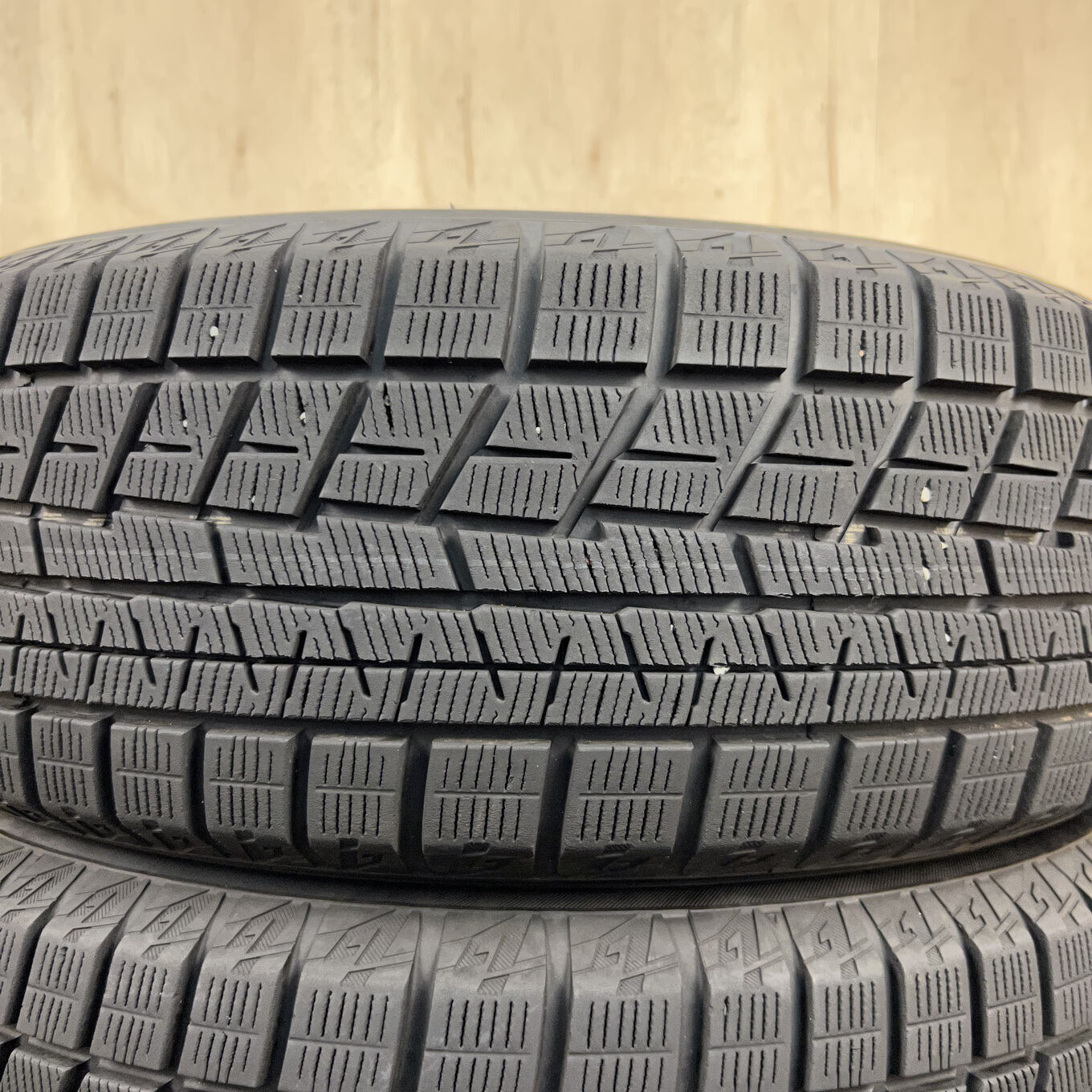215/60 R16 Yokohama ICE GUARD IG60 — 18 700 ¥/комплект