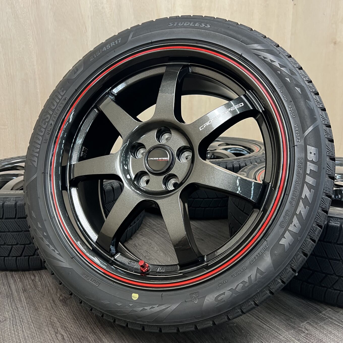 Б/У колесо в сборе 215/45 R17 Bridgestone BLIZZAK VRX3, артикул 102S40426