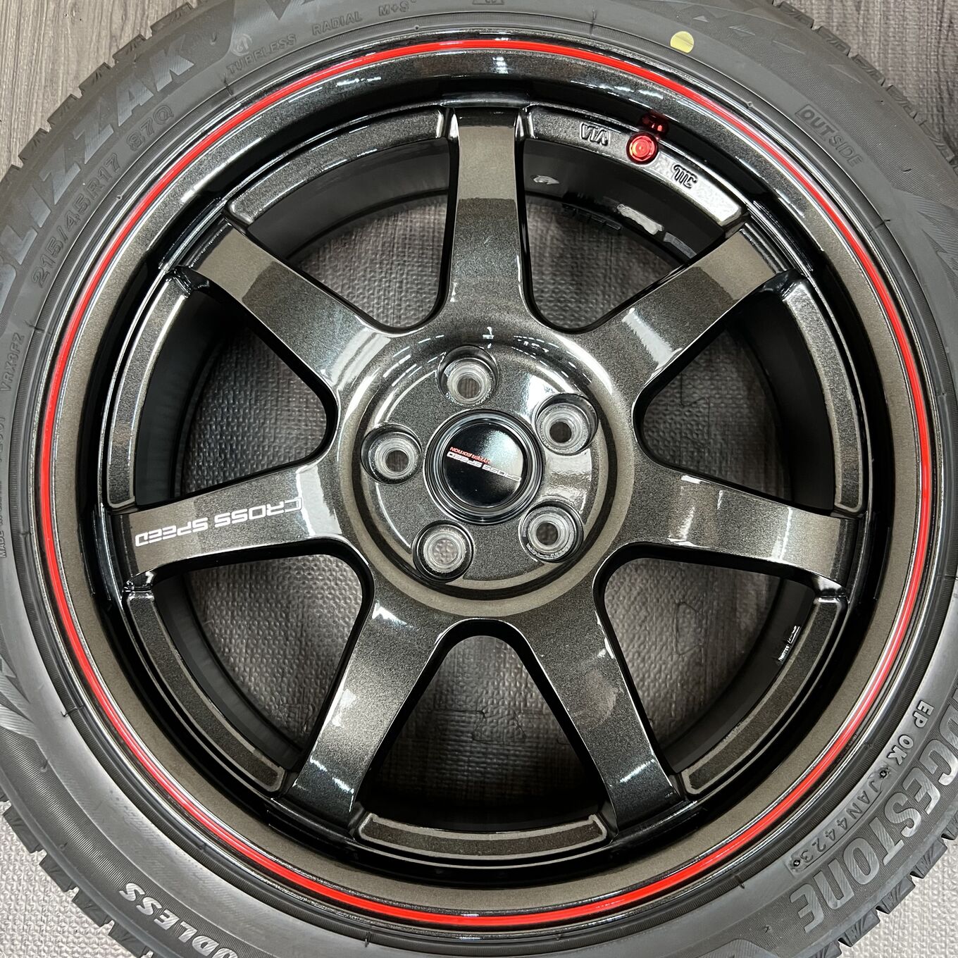 Bridgestone BLIZZAK VRX3 215/45 R17, фото 2