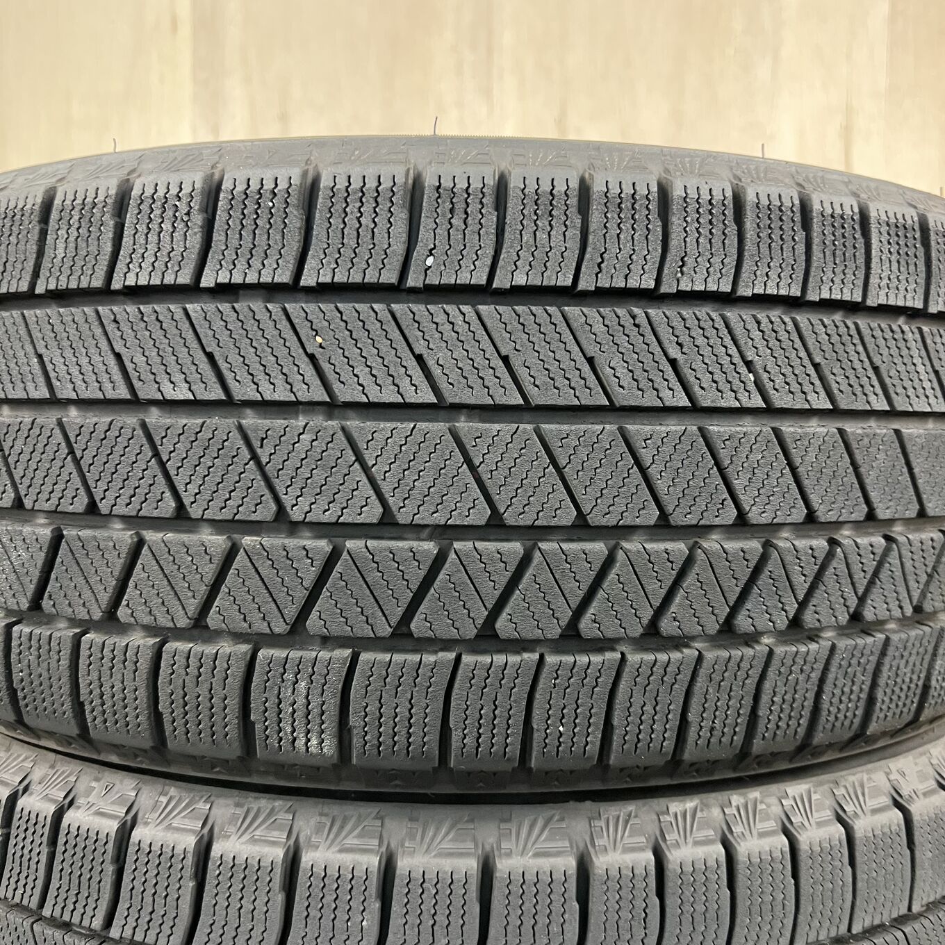 Bridgestone BLIZZAK VRX3 215/45 R17, фото 2