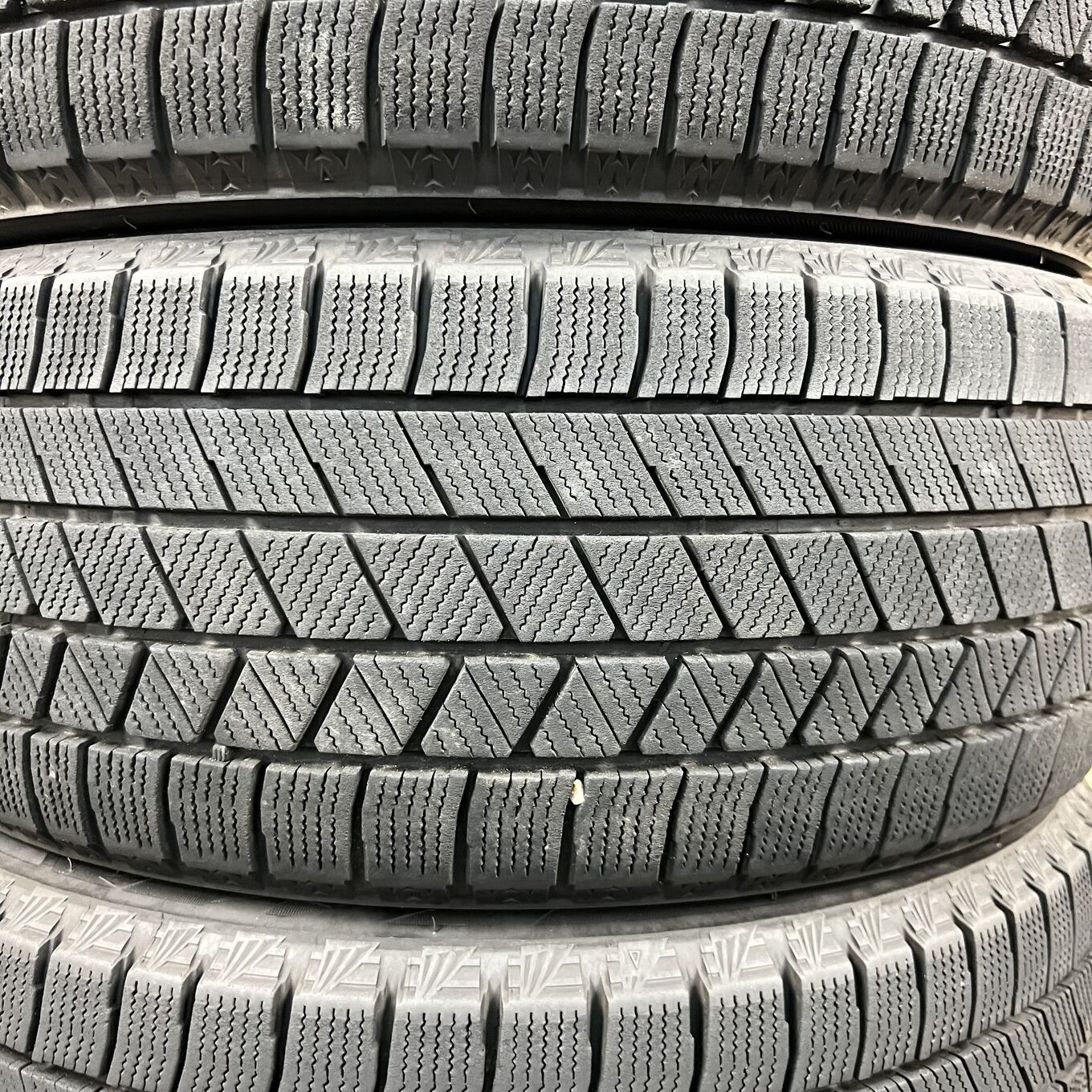 Bridgestone BLIZZAK VRX3 215/45 R17, фото 3