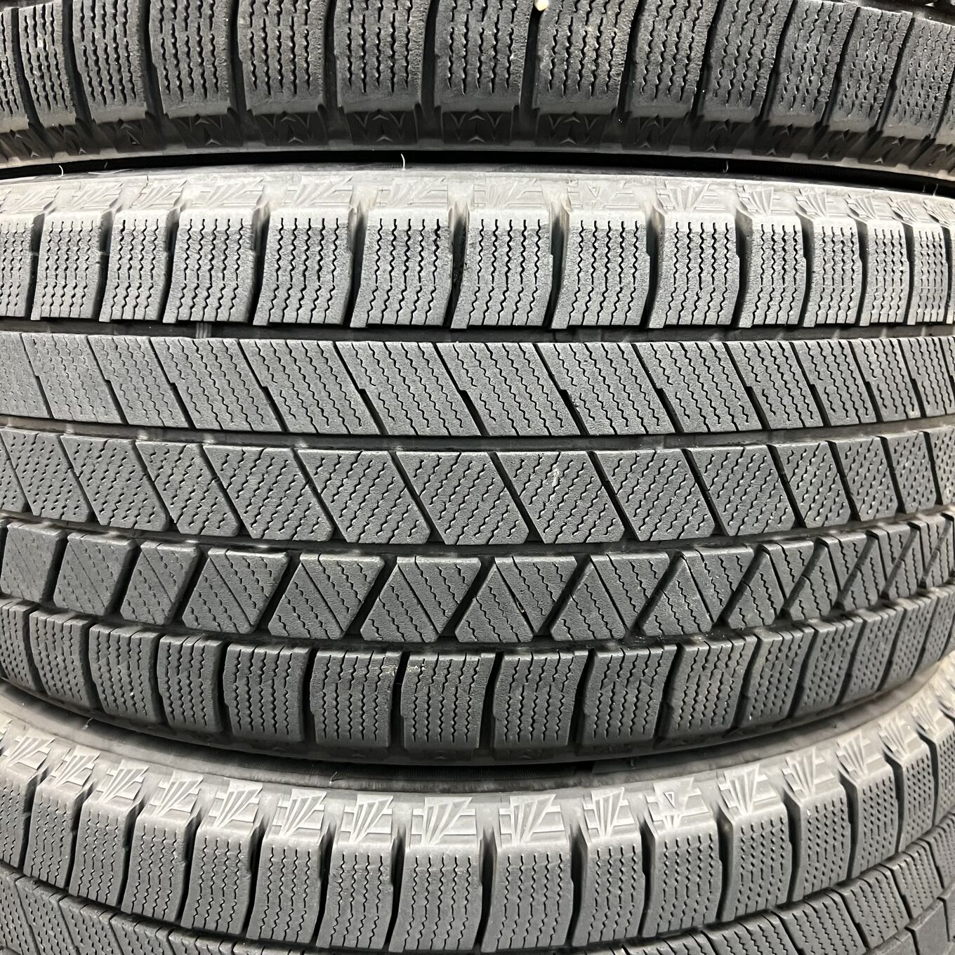 Bridgestone BLIZZAK VRX3 215/45 R17, фото 4