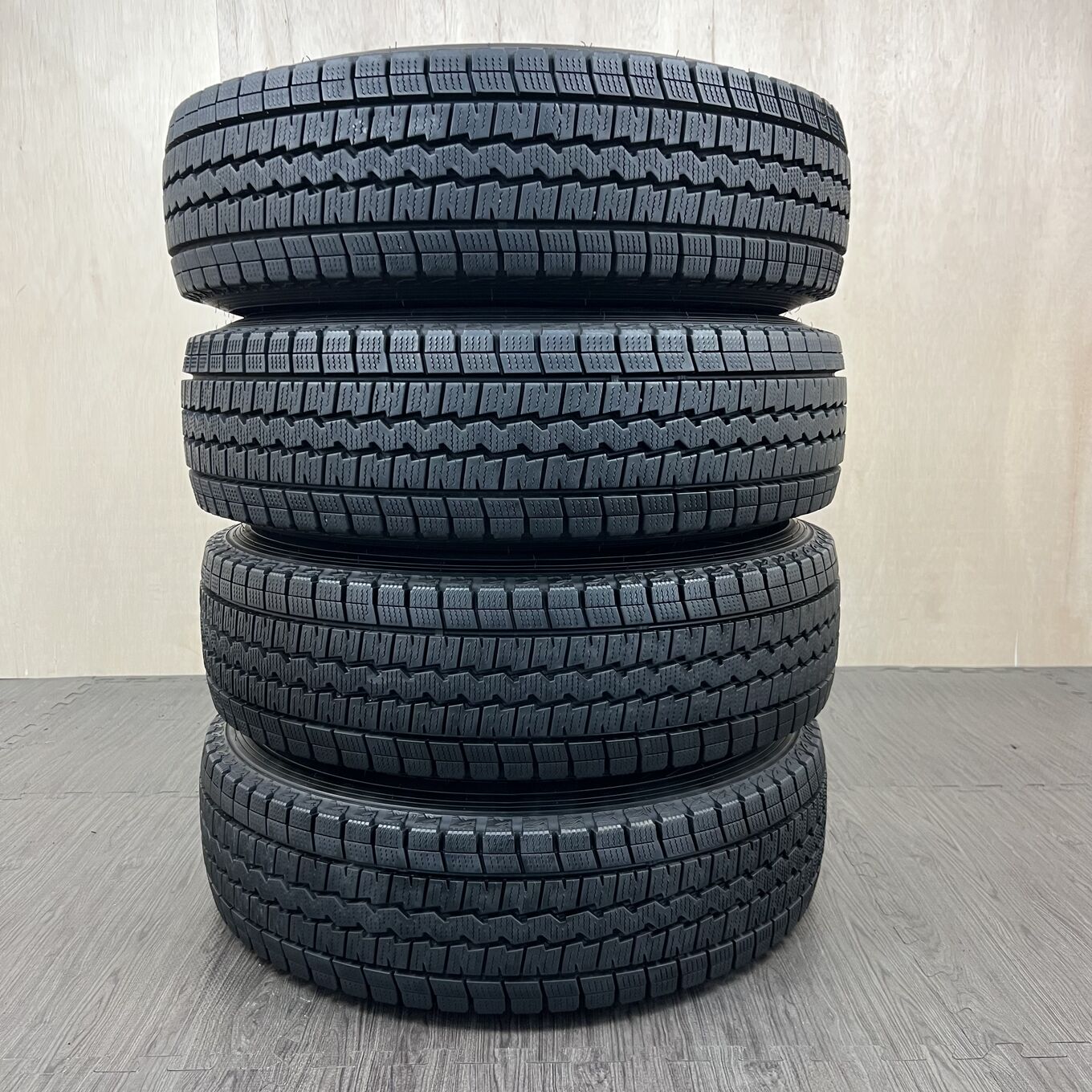 195/80 R15 Dunlop WINTER MAXX SV01 — 18 600 ¥/комплект