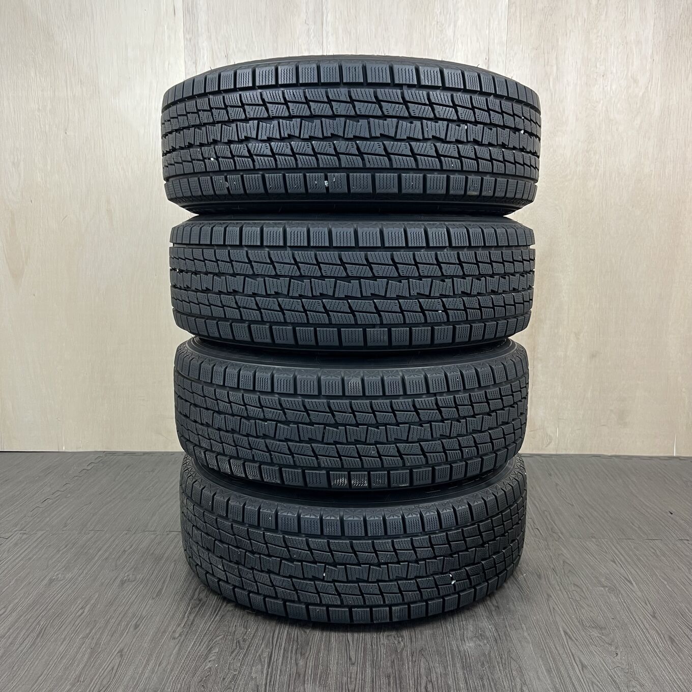 225/60 R18 Goodyear ICE NAVI SUV — 21 000 ¥/комплект