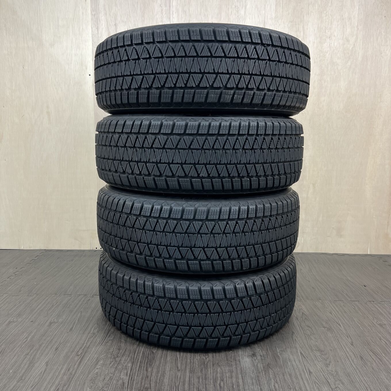 225/60 R18 Bridgestone BLIZZAK DM-V3 — 30 500 ¥/комплект
