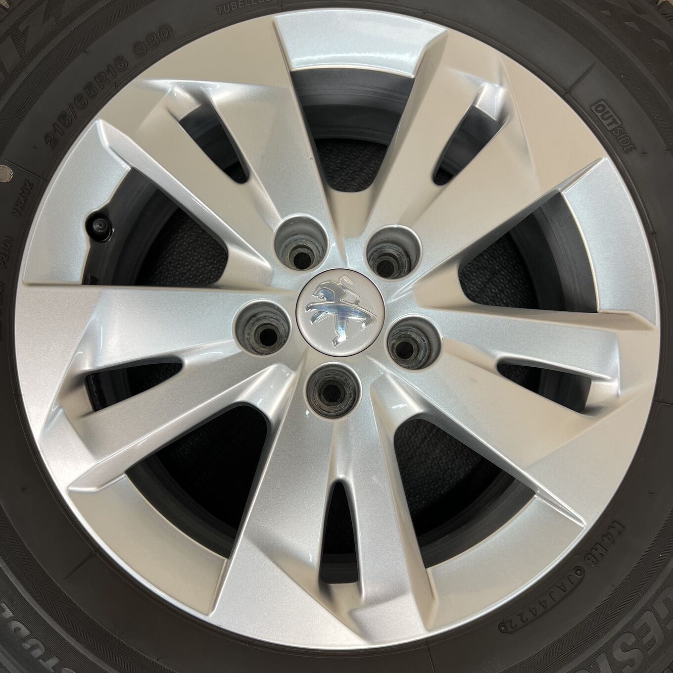 Bridgestone BLIZZAK VRX3 215/65 R16, фото 4
