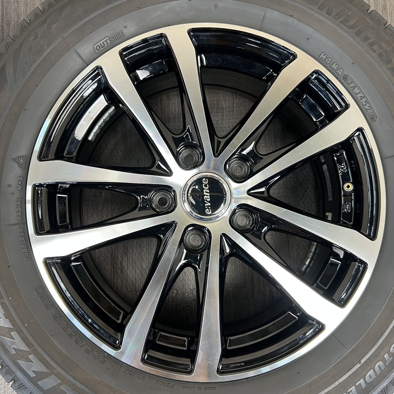 Bridgestone BLIZZAK VRX3 205/65 R16, фото 3