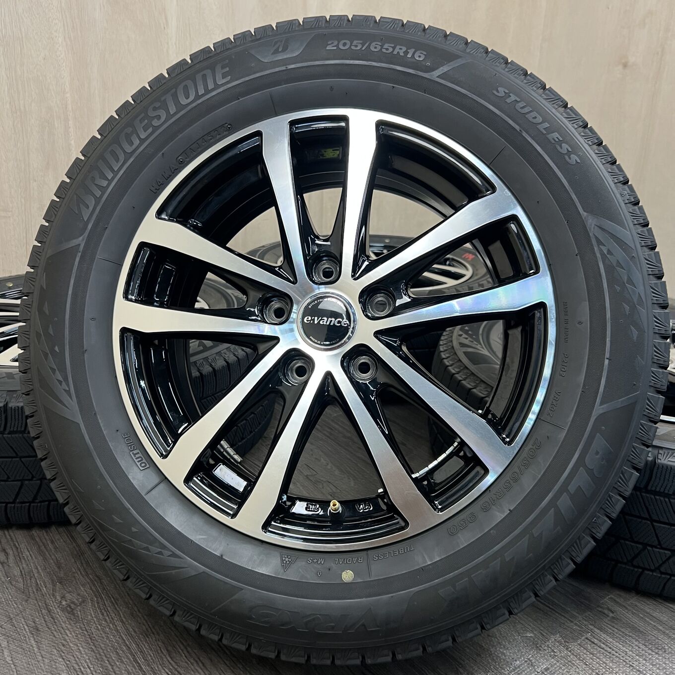 Bridgestone BLIZZAK VRX3 205/65 R16, фото 6