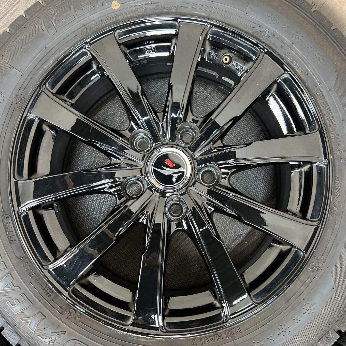 Goodyear ICE NAVI 7 205/60 R16, фото 4