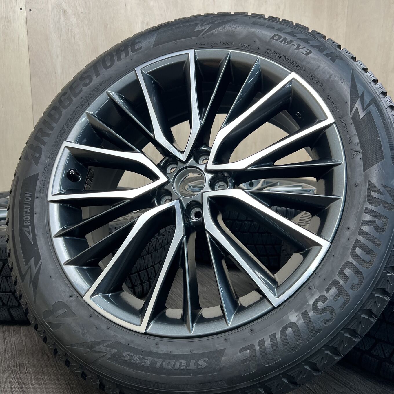 Б/У колесо в сборе 235/55 R20 Bridgestone NX; RX, артикул 115S40426