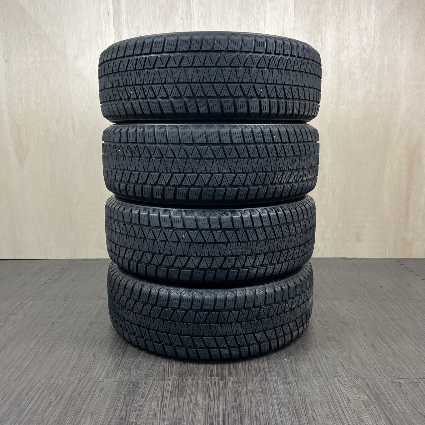 235/55 R20 Bridgestone BLIZZAK DM-V3 — 21 100 ¥/комплект
