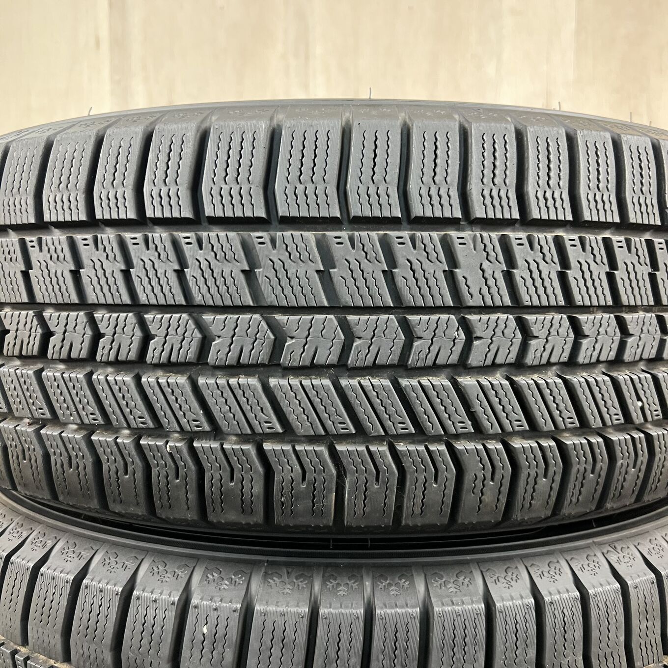 Goodyear ICE NAVI 8 215/60 R16, фото 2