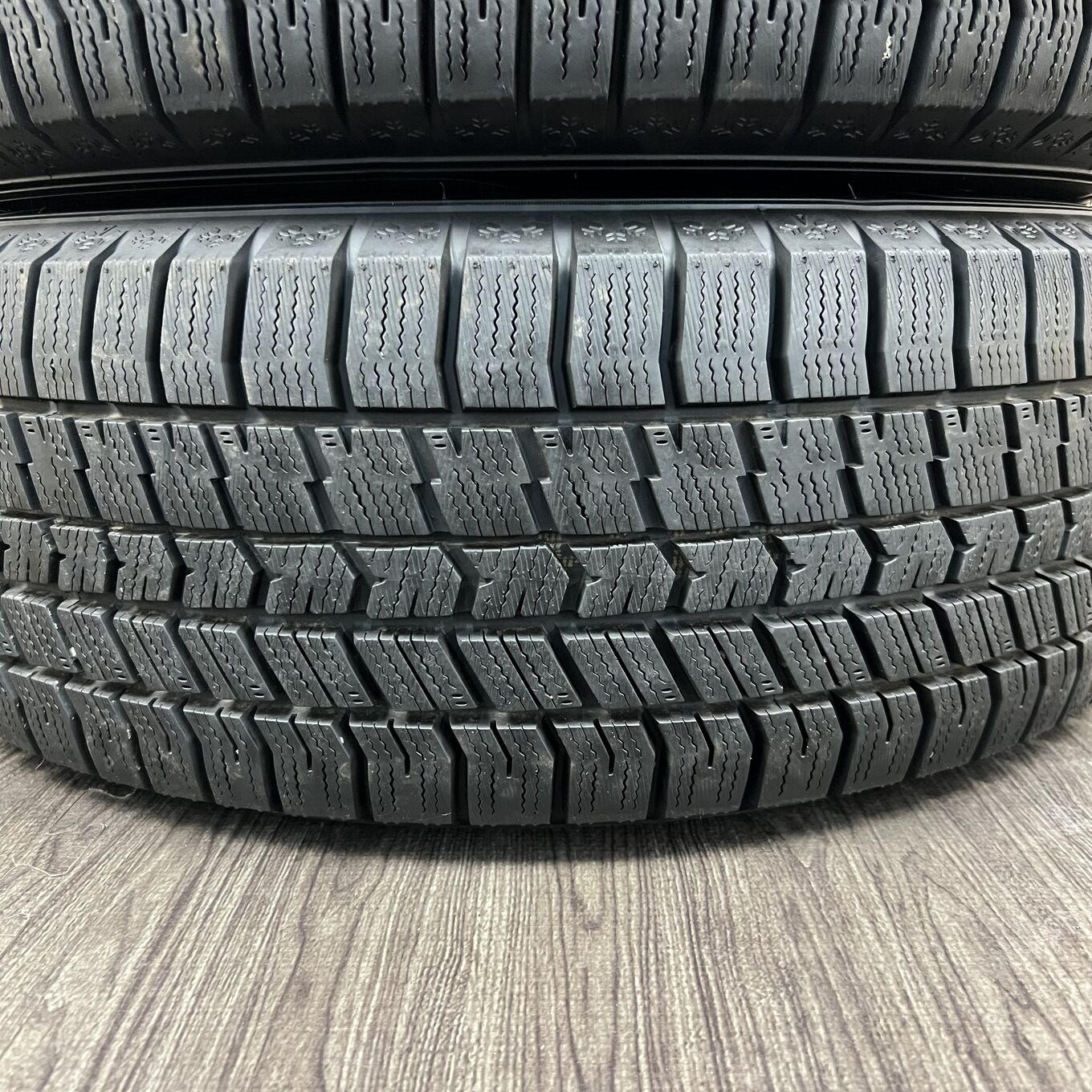 Goodyear ICE NAVI 8 215/60 R16, фото 5