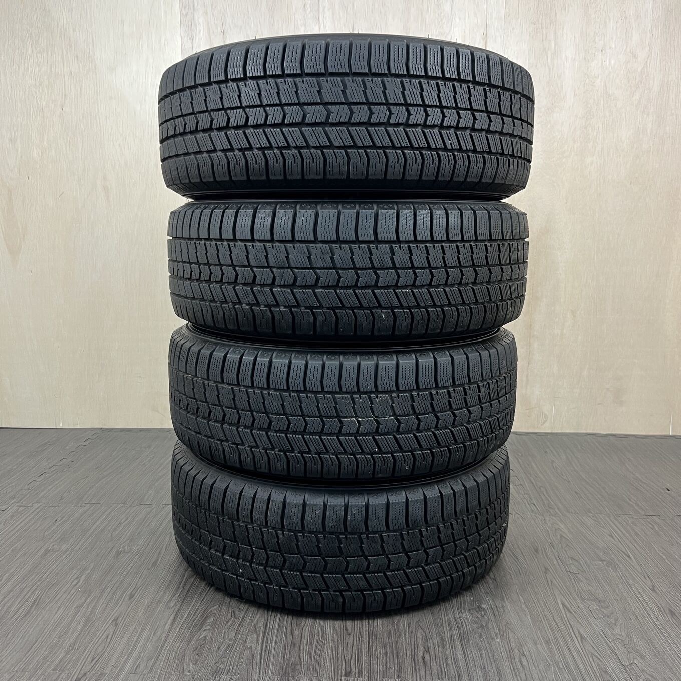 215/60 R16 Goodyear ICE NAVI 8 — 12 600 ¥/комплект