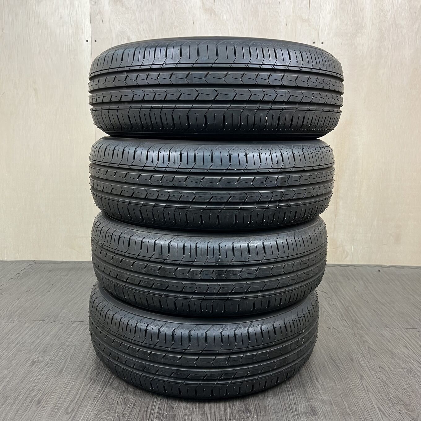185/65 R15 Yokohama BLUEARTH-FE AE30 — 22 800 ¥/комплект