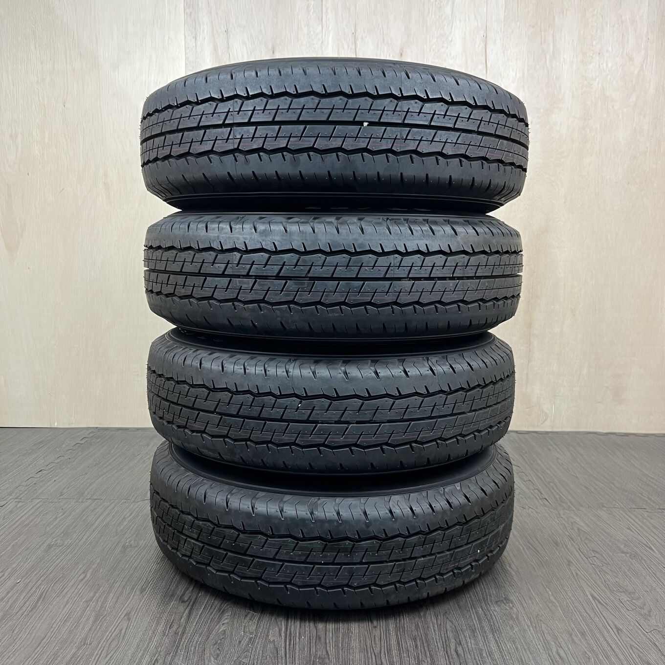 195/80 R15 Dunlop SP175N — 33 900 ¥/комплект