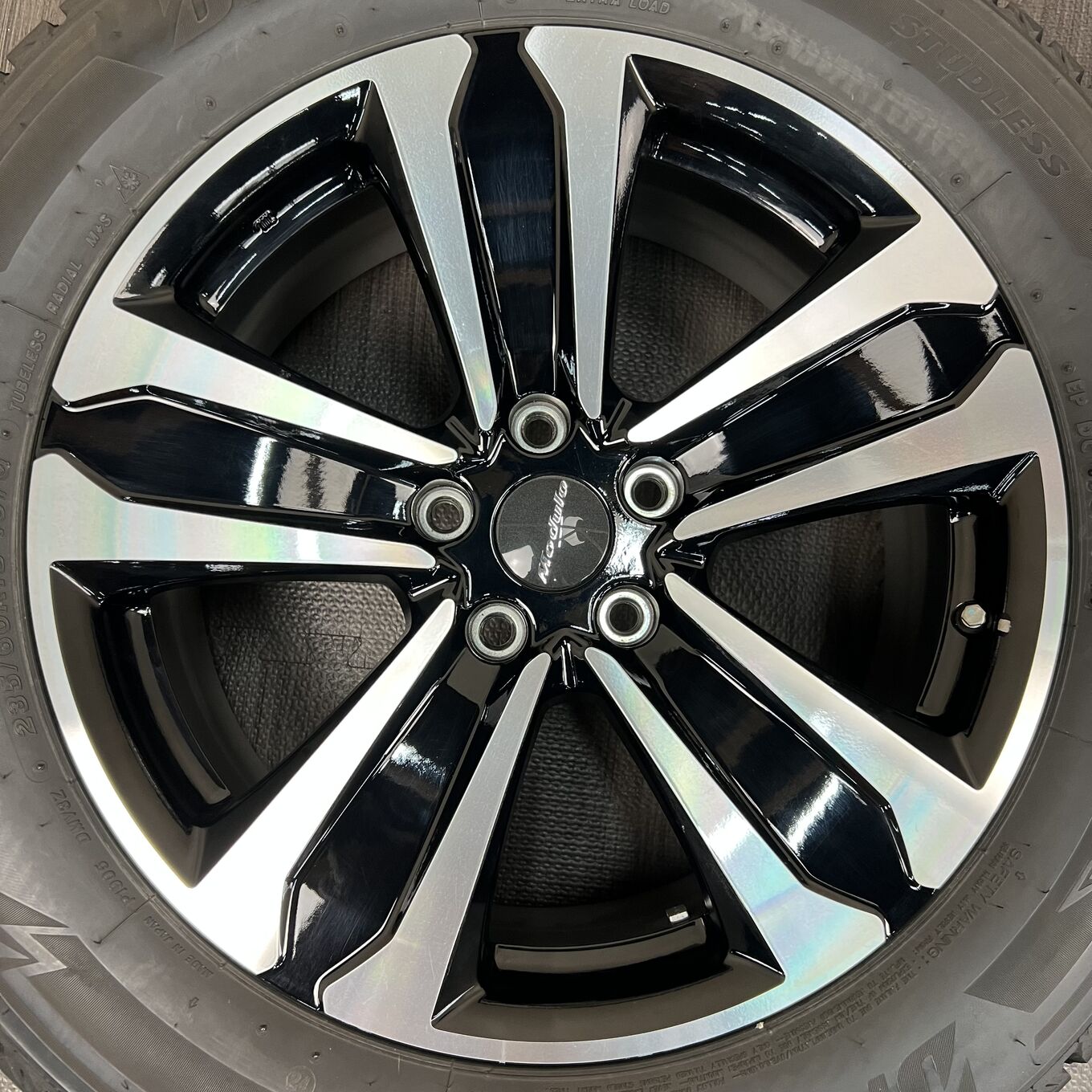 Bridgestone MODULO CR-V 235/60 R18, фото 2