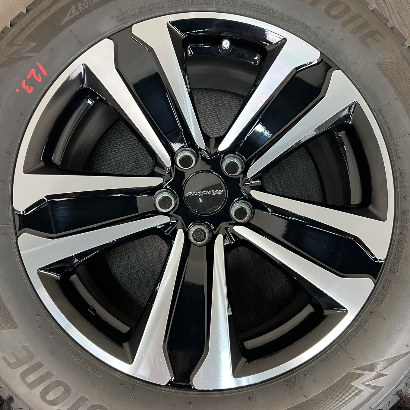 Bridgestone MODULO CR-V 235/60 R18, фото 5