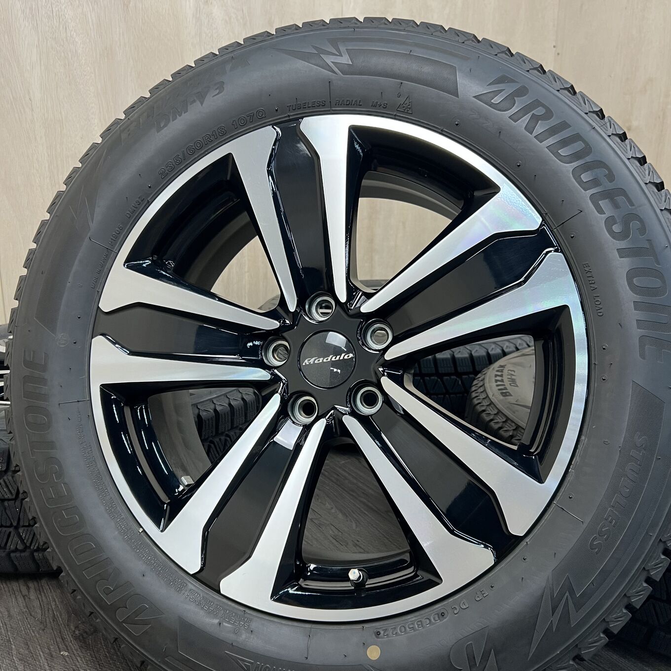 Bridgestone MODULO CR-V 235/60 R18, фото 6