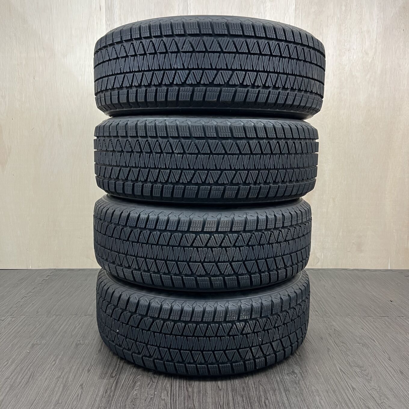 235/60 R18 Bridgestone BLIZZAK DM-V3 — 33 900 ¥/комплект