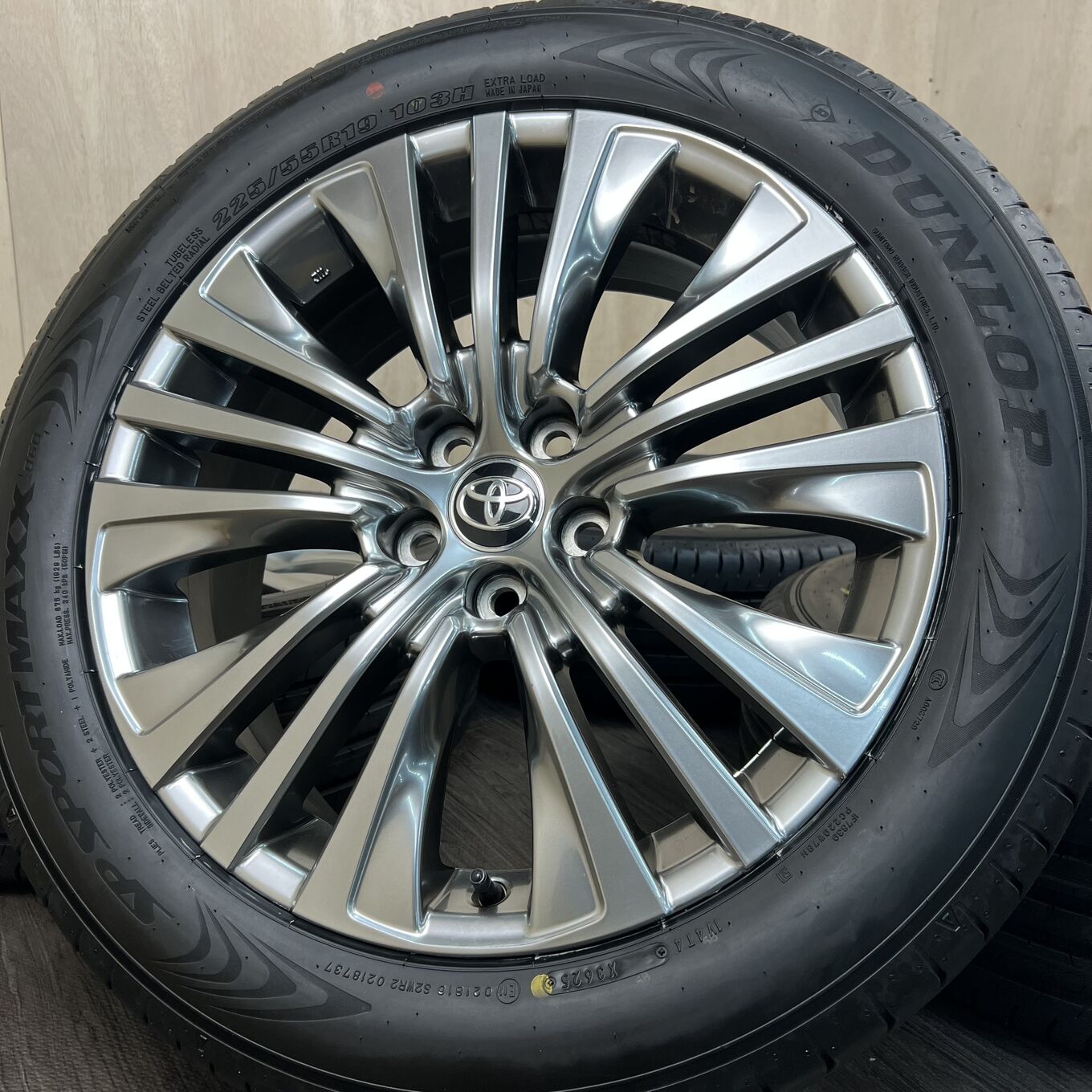 колесо в сборе 225/55 R19 Dunlop HARRIER, артикул 124S40426