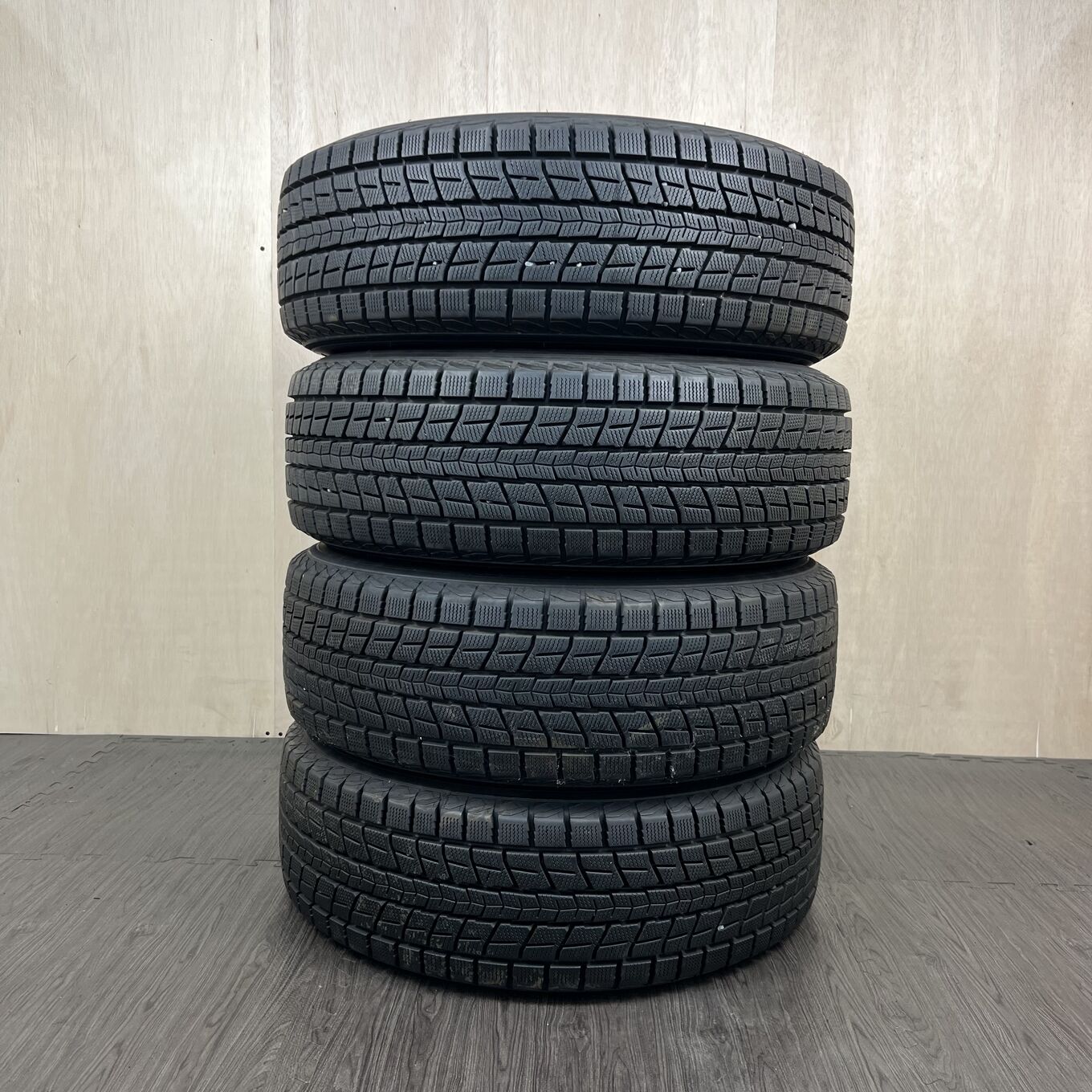 225/65 R17 Dunlop WINTER MAXX SJ8 — 10 100 ¥/комплект