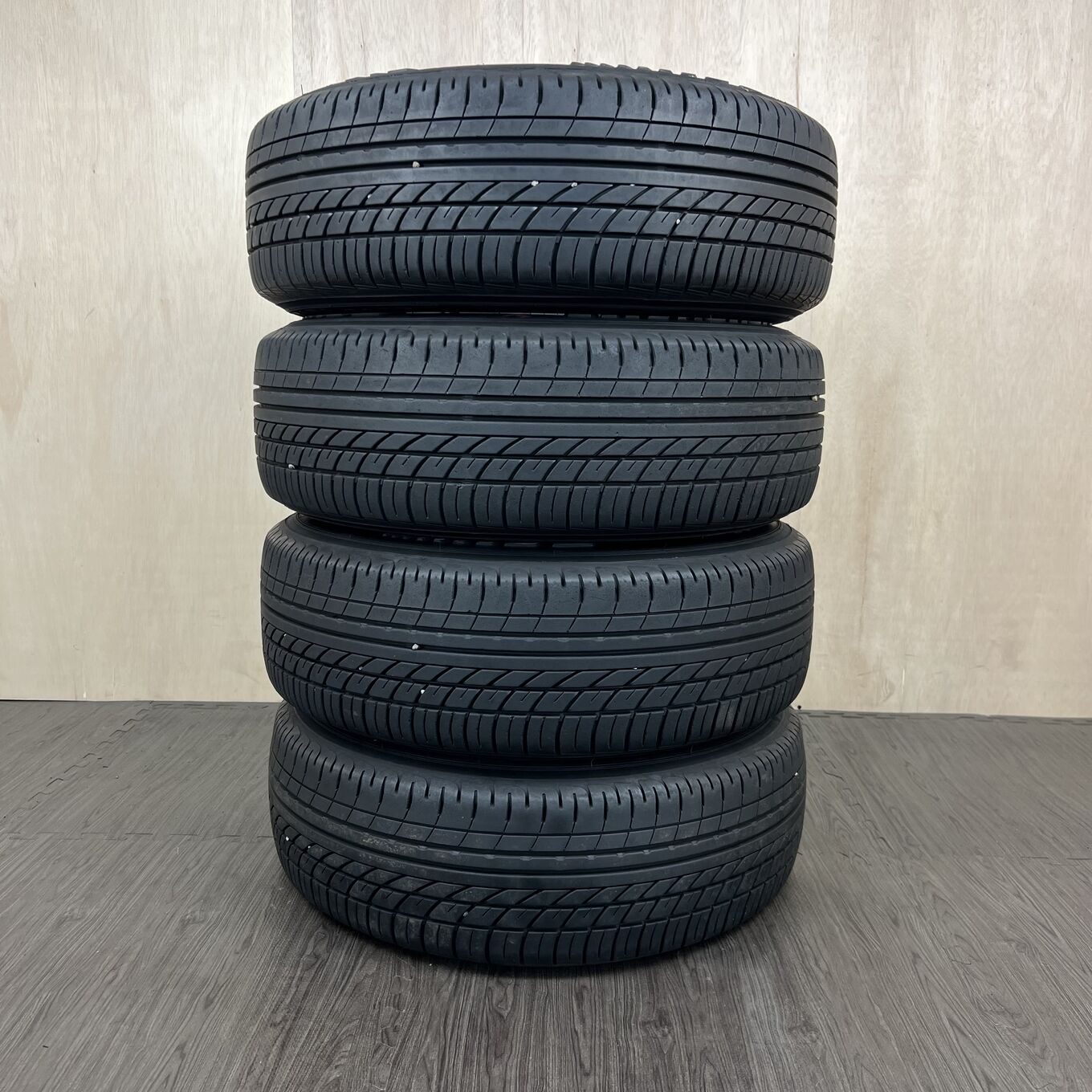 215/60 R17 Yokohama PARADA PA03 — 25 500 ¥/комплект