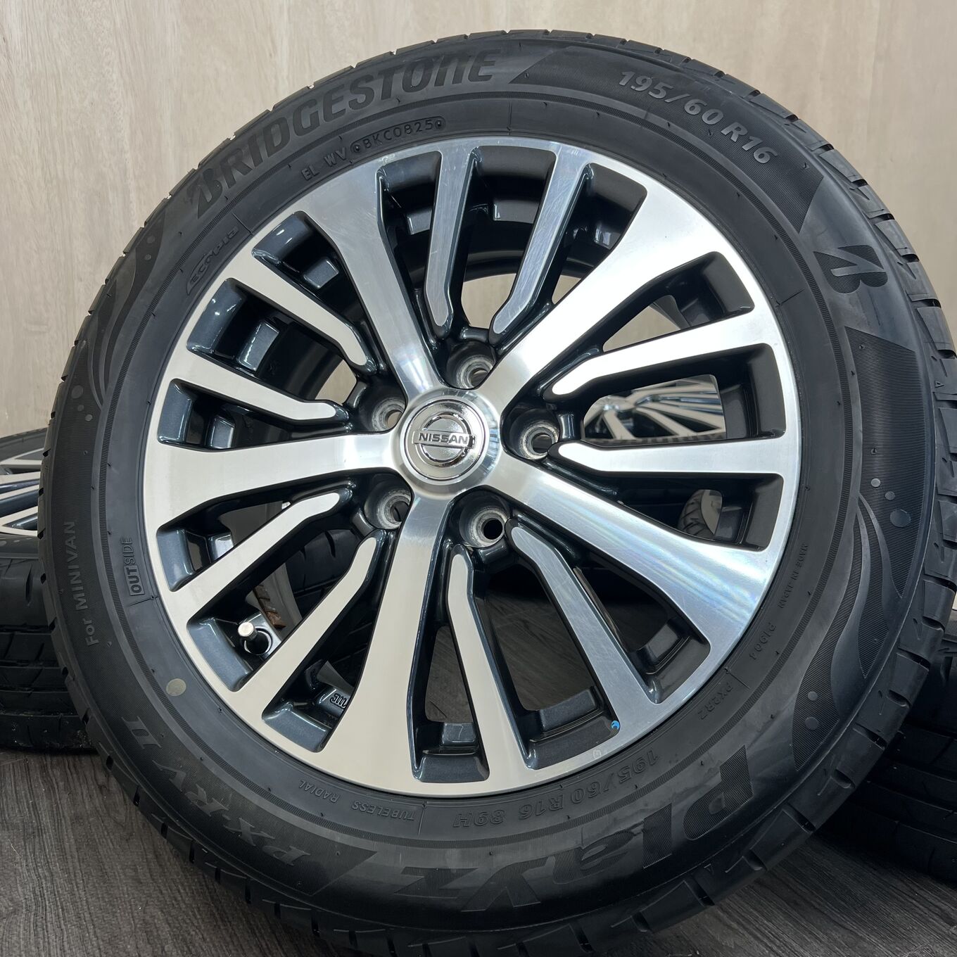 Б/У колесо в сборе 195/60 R16 Bridgestone SERENA C26, артикул 132S40426