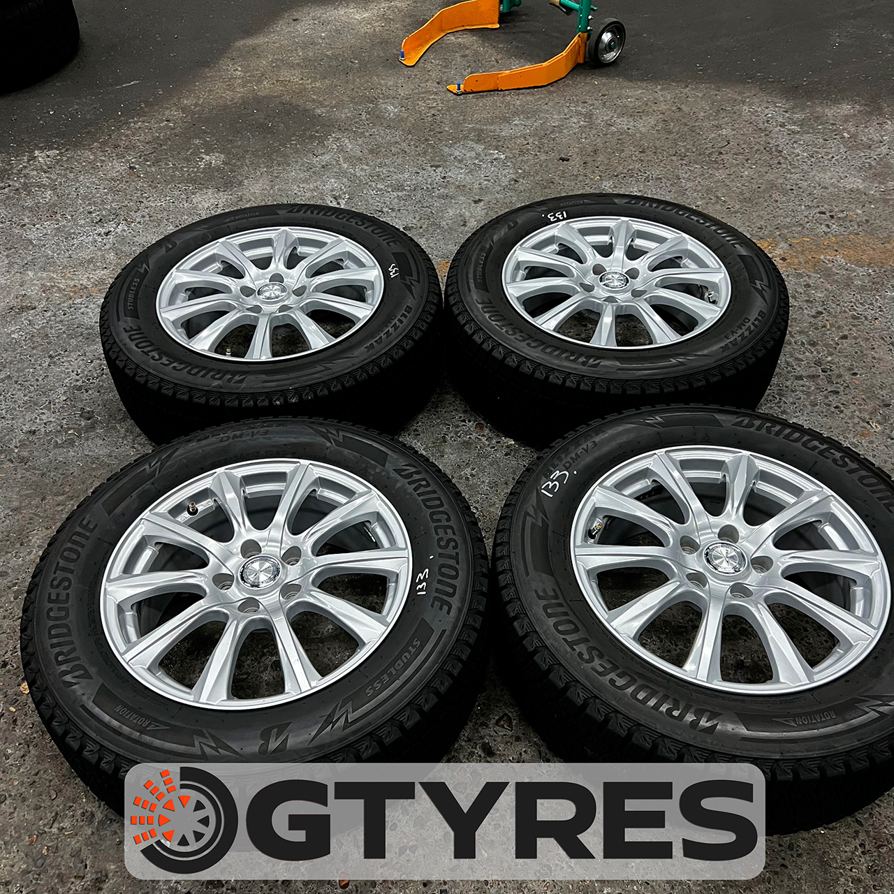 225/65 R17 Bridgestone BLIZZAK DM-V3 — 25 900 ¥/комплект