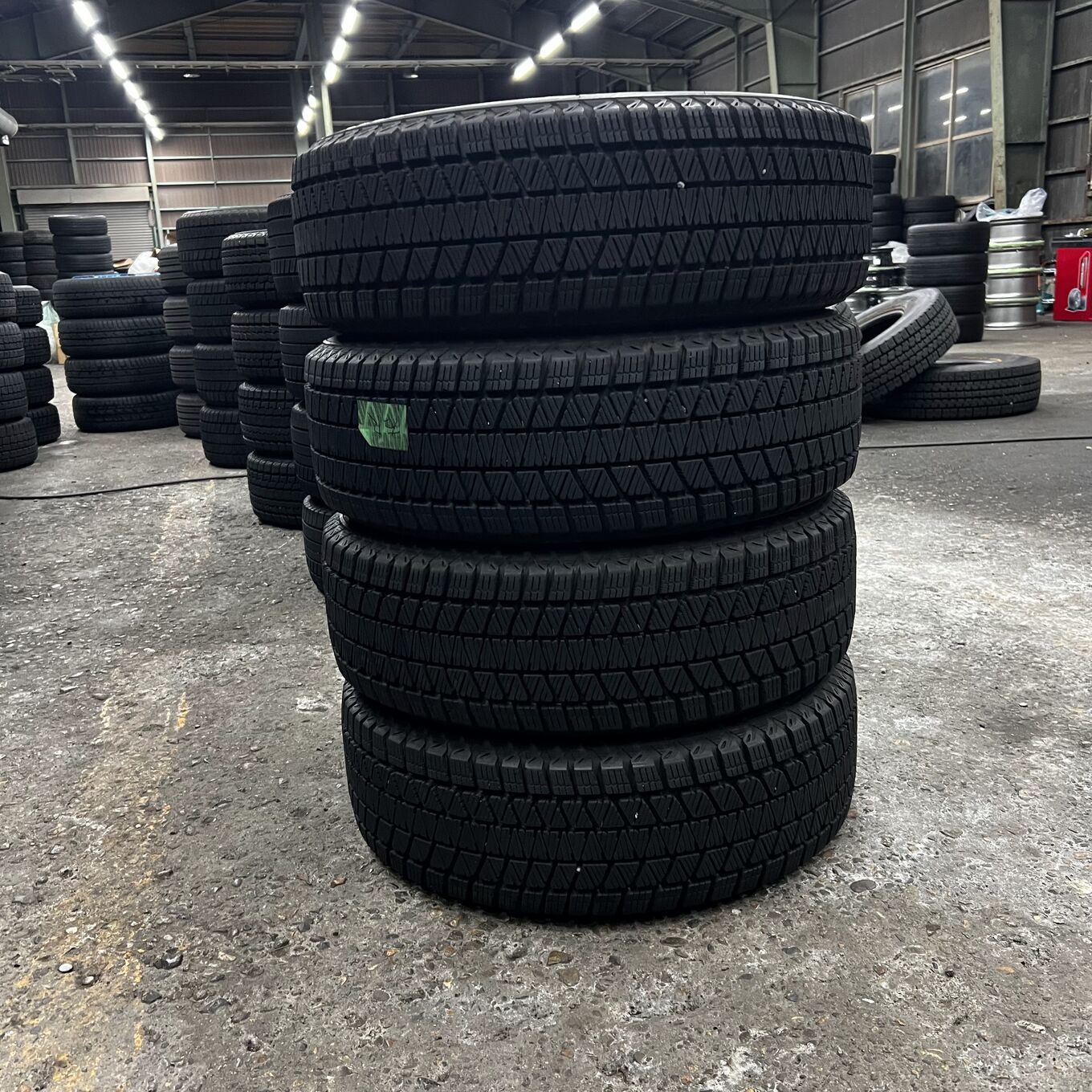 225/65 R17 Bridgestone BLIZZAK DM-V3 — 16 900 ¥/комплект