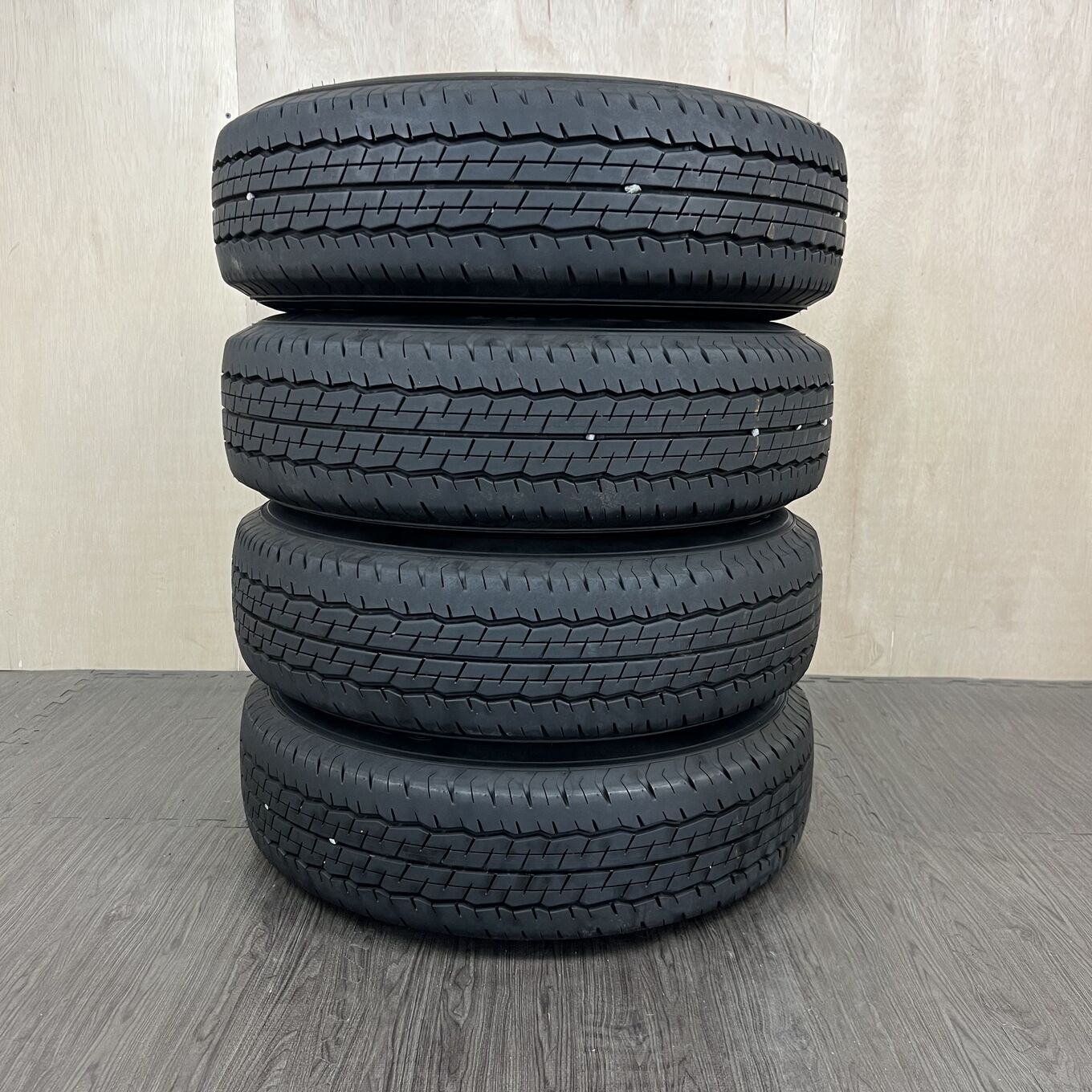 195/80 R15 Dunlop SP175N — 21 300 ¥/комплект