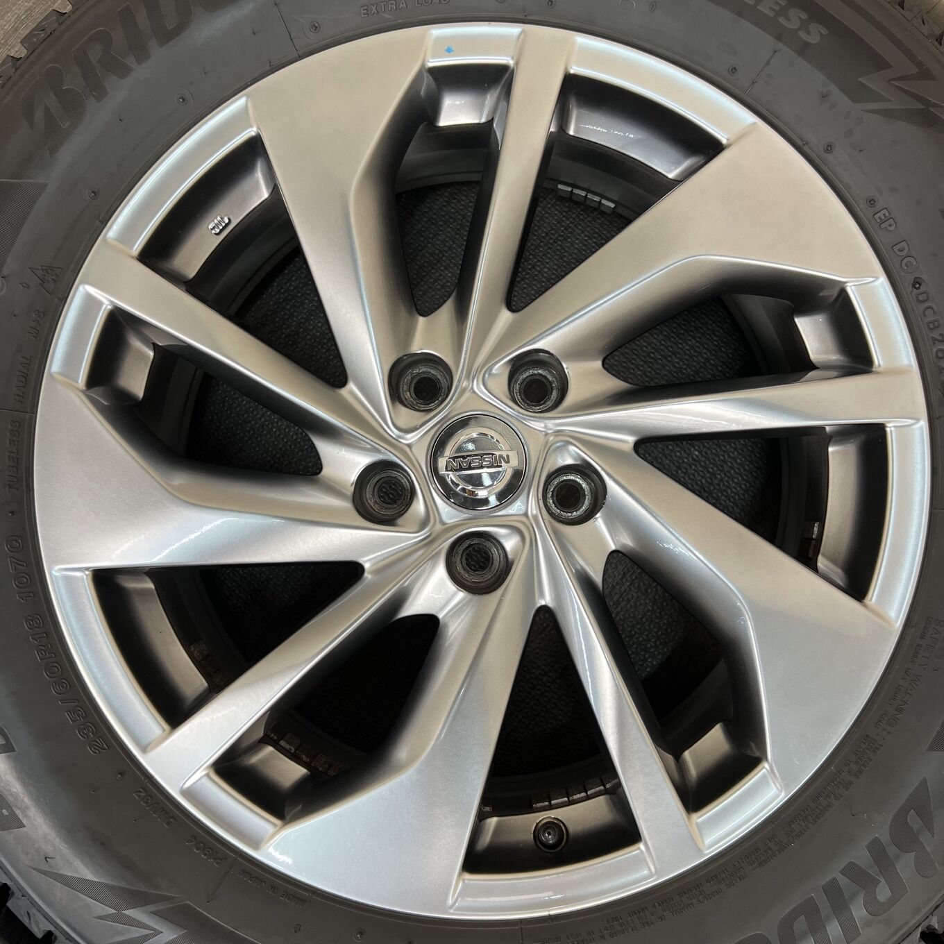 Bridgestone X-TRAIL 235/60 R18, фото 4
