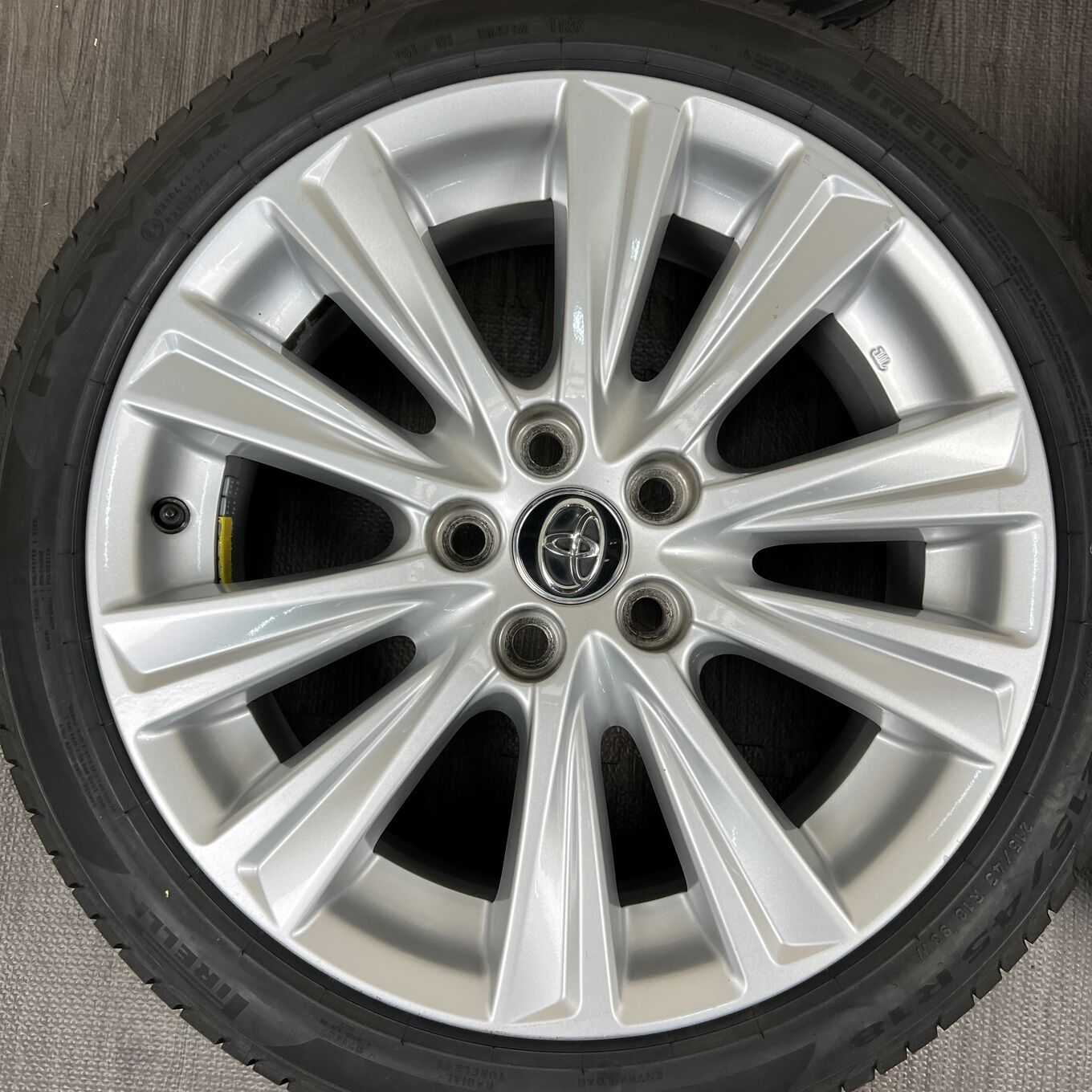 Pirelli ALPHARD 215/45 R18, фото 2