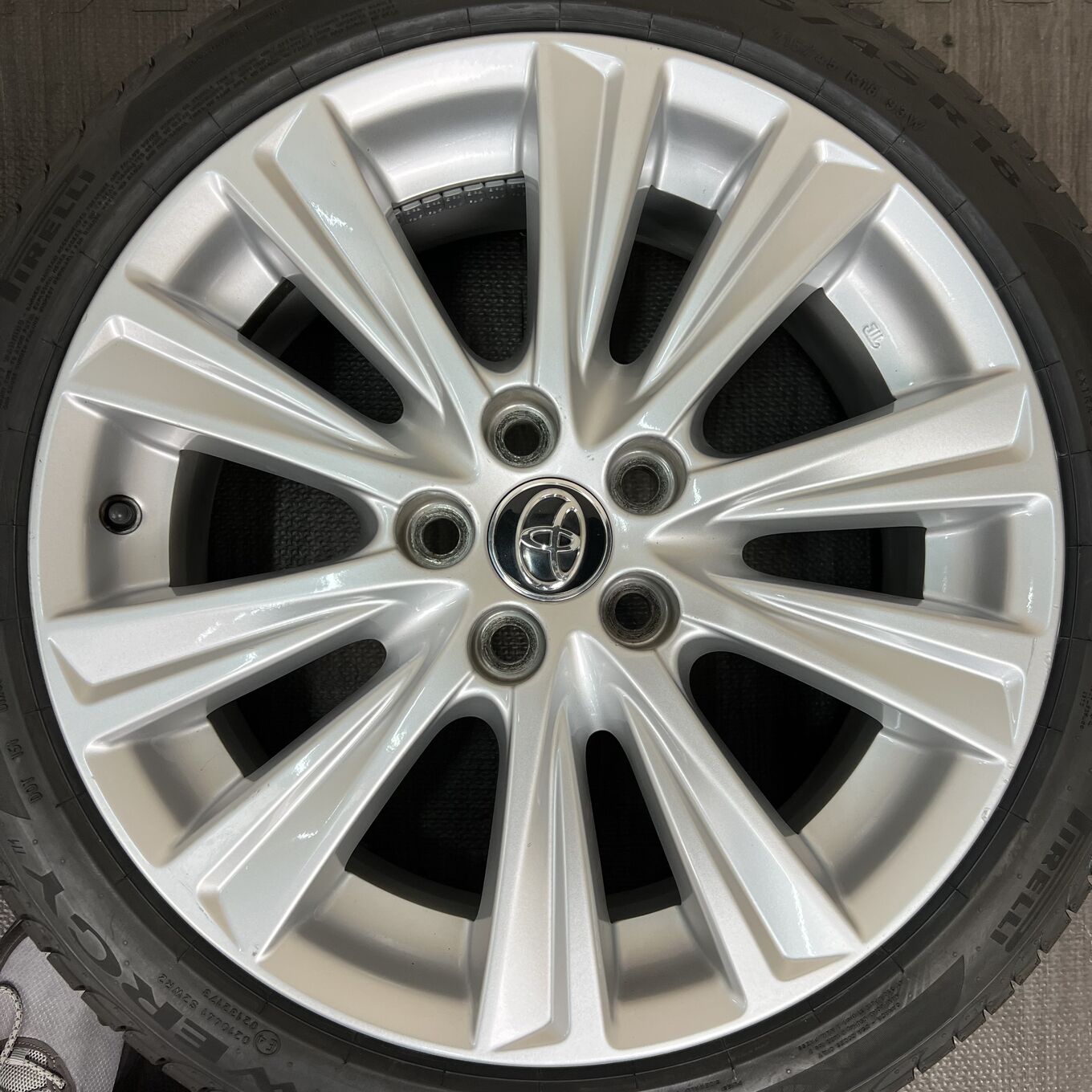 Pirelli ALPHARD 215/45 R18, фото 5
