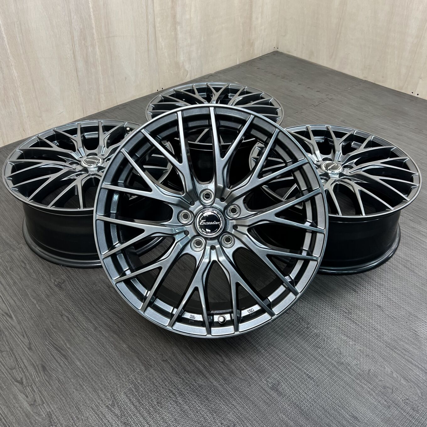 R18 7.5J ET55 5x114.3 EXCEEDER E05 — 43 600 ¥/комплект