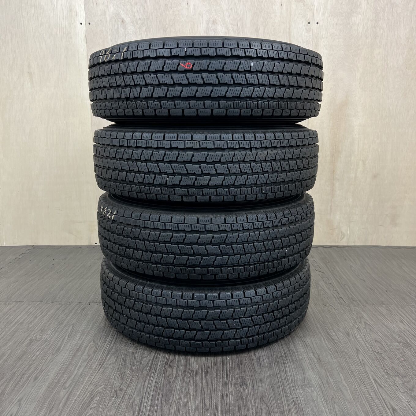 175/80 R13 Yokohama ICE GUARD IG91 — 14 500 ¥/комплект