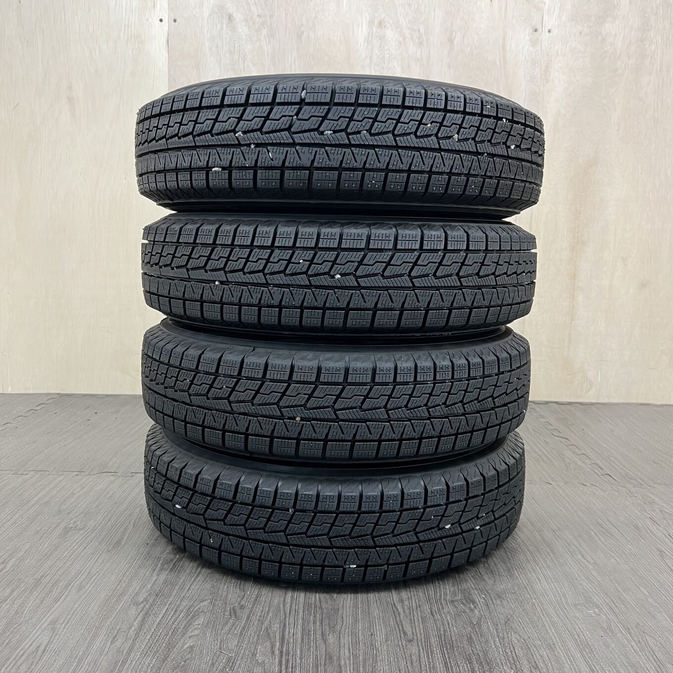 145/80 R13 Yokohama ICE GUARD IG70 — 13 600 ¥/комплект