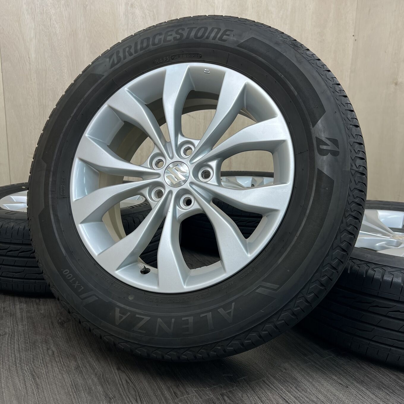 R17 6.5J ET45 5x114.3 ESCUDO — 27 900 ¥/комплект