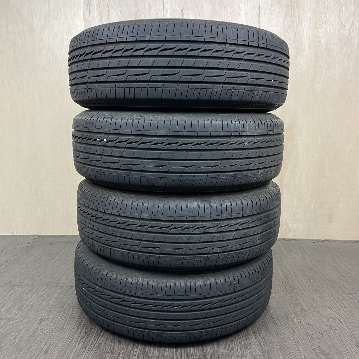 225/65 R17 Bridgestone ALENZA LX100 — 25 400 ¥/комплект