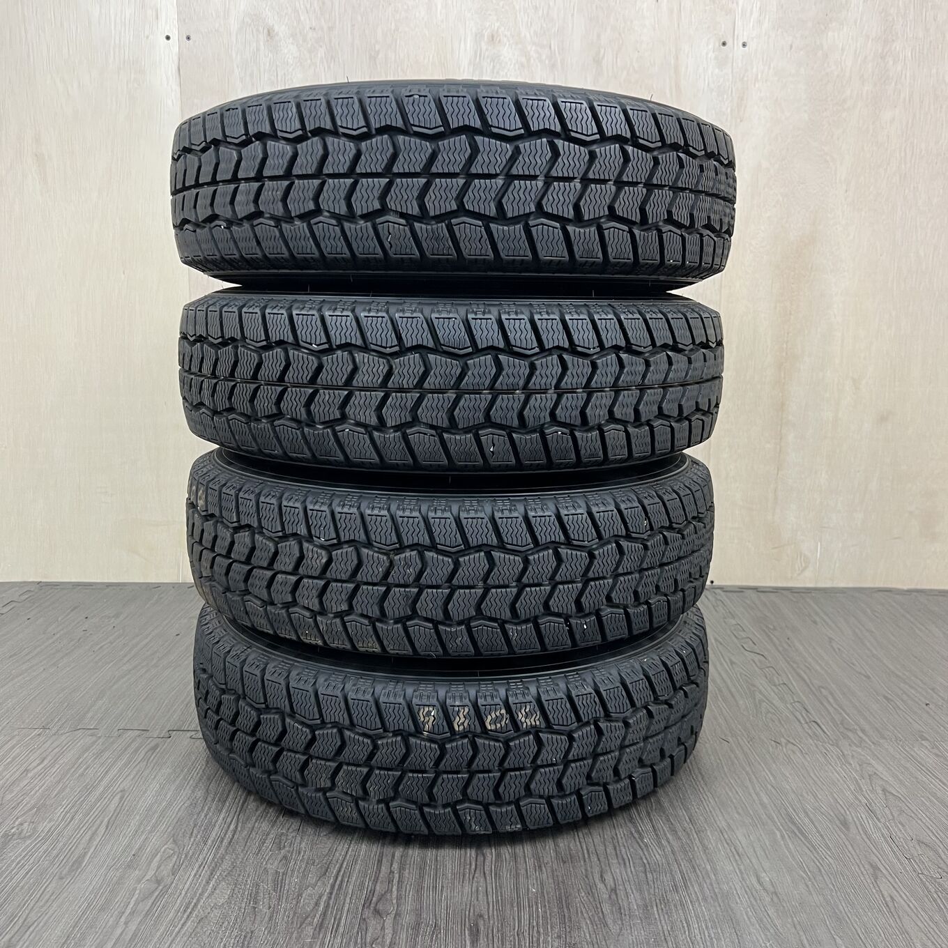 Bridgestone BLIZZAK VRX3 215/60 R13, фото 2