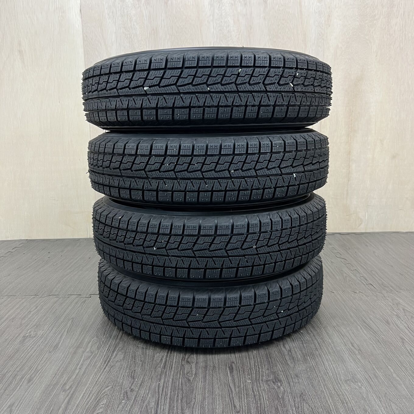 145/80 R13 Yokohama ICE GUARD IG70 — 14 500 ¥/комплект