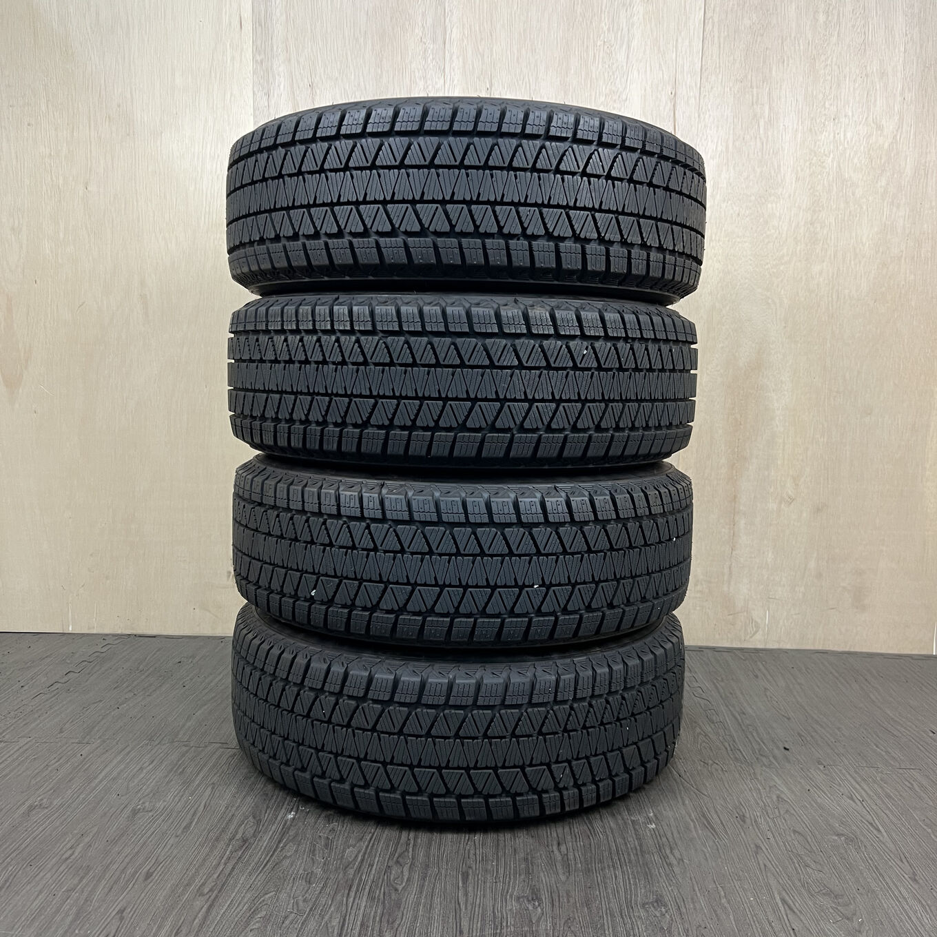 225/65 R17 Bridgestone BLIZZAK DM-V3 — 28 100 ¥/комплект
