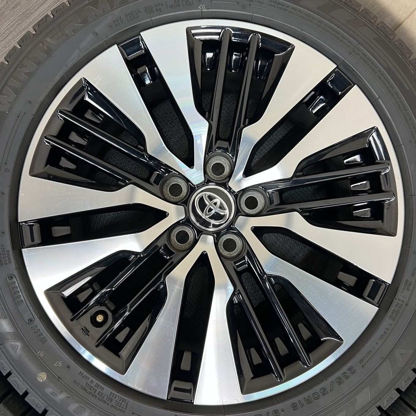Dunlop ALPHARD 235/50 R18, фото 4