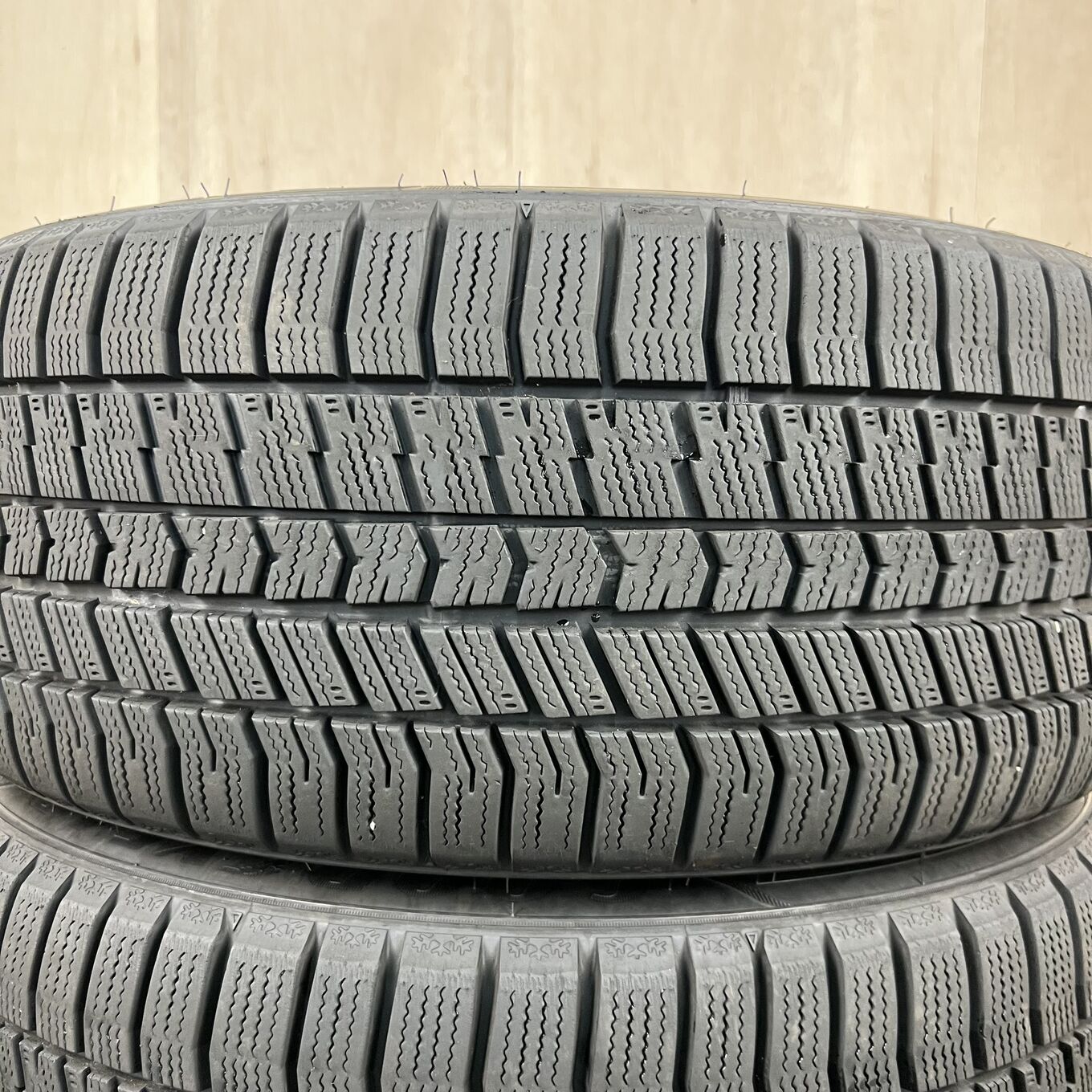 Goodyear ICE NAVI 8 235/40 R18, фото 2