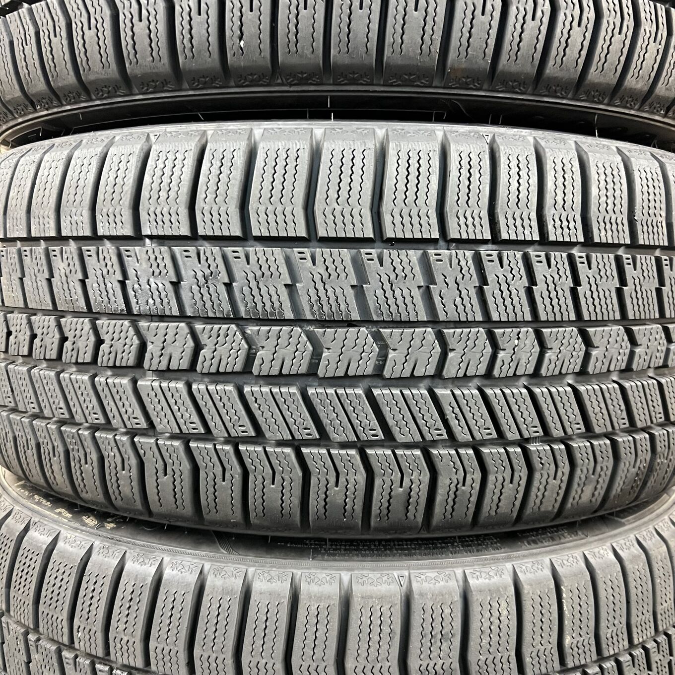 Goodyear ICE NAVI 8 235/40 R18, фото 3