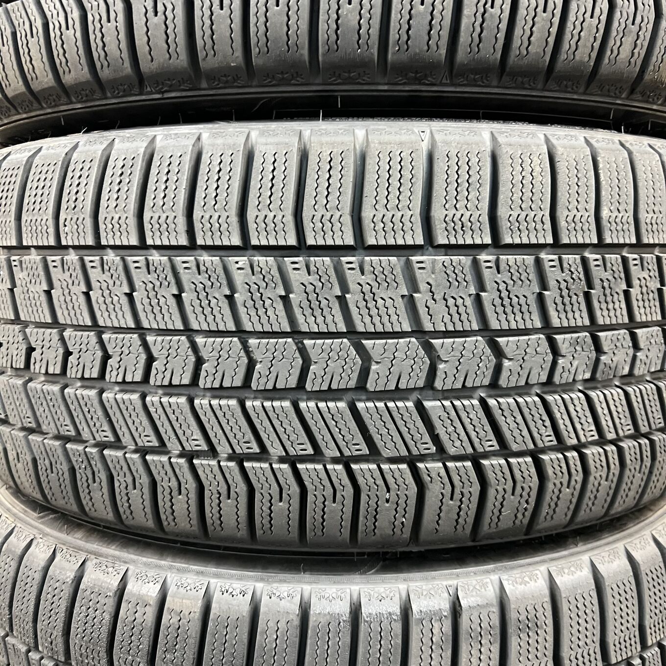 Goodyear ICE NAVI 8 235/40 R18, фото 4